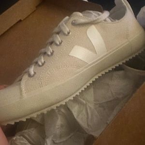 Aerial White Veja shoes. Vegan cotton. Never worn. Size 8 us European 39